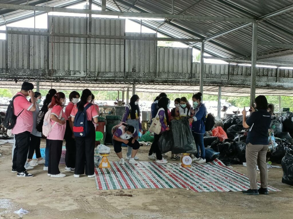 ศึกษาจัดการขยะ