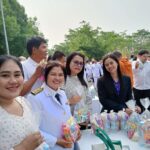 ร่วมงานสถาปนาทำบุญตักบาตร