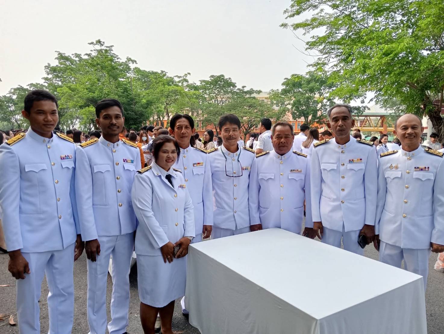 ร่วมงานสถาปนาทำบุญตักบาตร