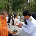 ร่วมงานสถาปนาทำบุญตักบาตร