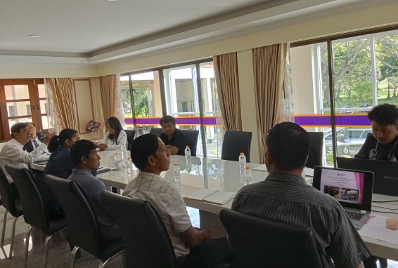ประชุมรายงานผลการดำเนินงานของศูนย์สมาร์ทฟาร์มและภูมิสถาปัตย์ ณ บ้านพักรับรอง