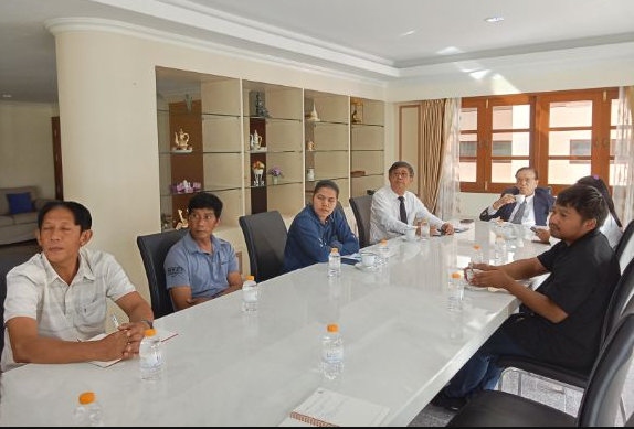 ประชุมรายงานผลการดำเนินงานของศูนย์สมาร์ทฟาร์มและภูมิสถาปัตย์ ณ บ้านพักรับรอง