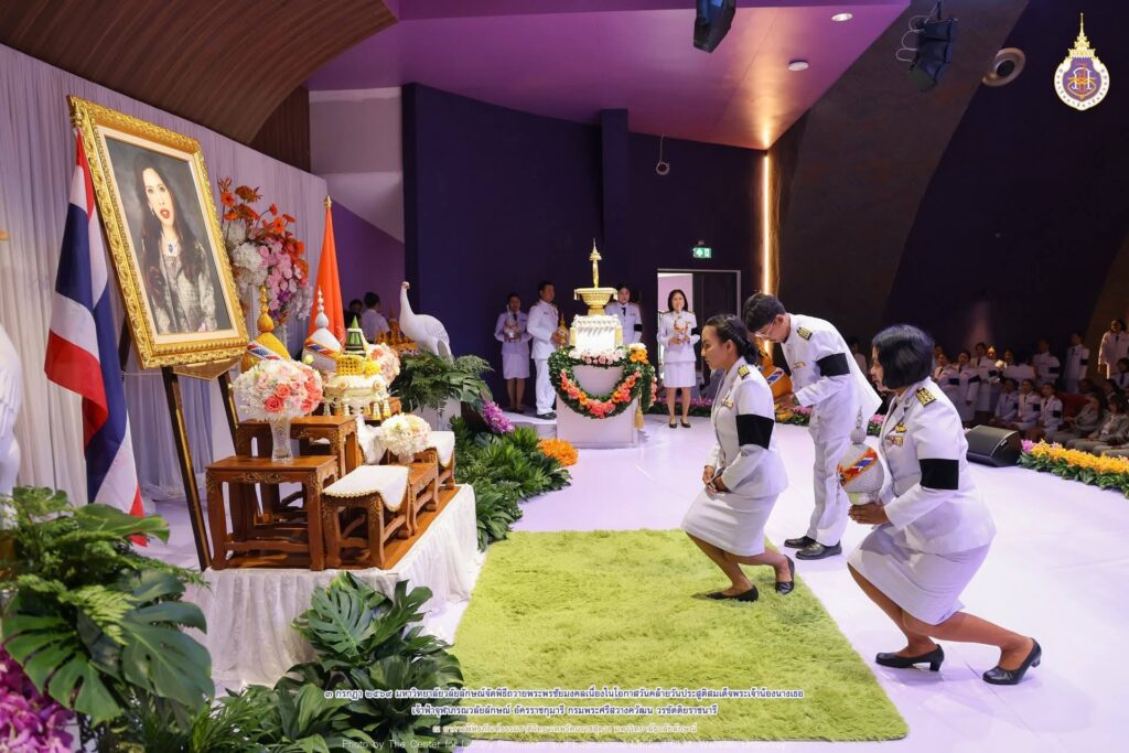 คณะผู้บริหารและบุคลากรศูนย์สมาร์ทฟาร์มและภูมิสถาปัตย์ มหาวิทยาลัยวลัยลักษณ์ เข้าร่วมพิธีถวายพระพรชัยมงคล